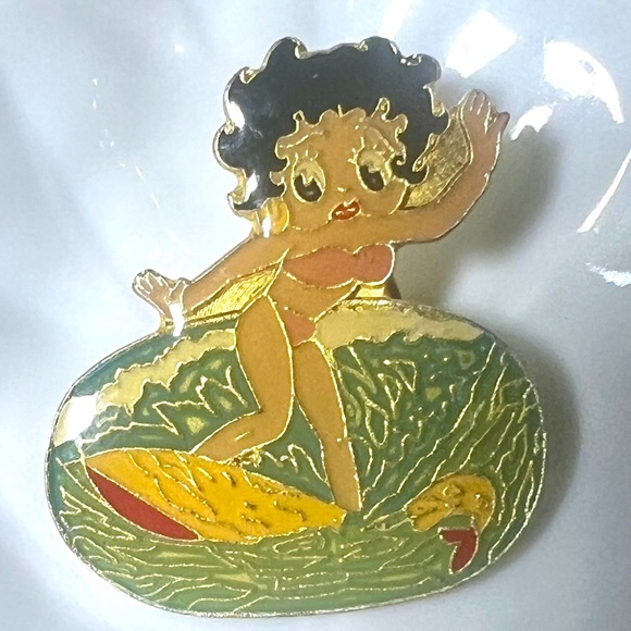 2 Betty Boop Pins & 1 Be My Valentine Pin - Vintage - Picture 3 of 6